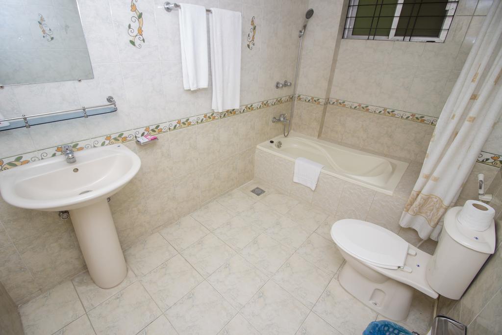 Laurel Hotels Ltd. Dhaka Bagian luar foto